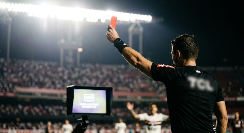 Arbitragem da Copa 2026: FIFA cede a Trump e esquece a África