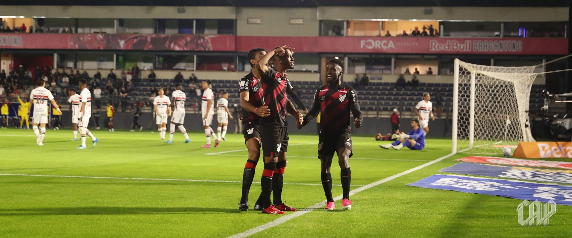 Athletico-PR faz o melhor primeiro turno da era dos pontos corridos