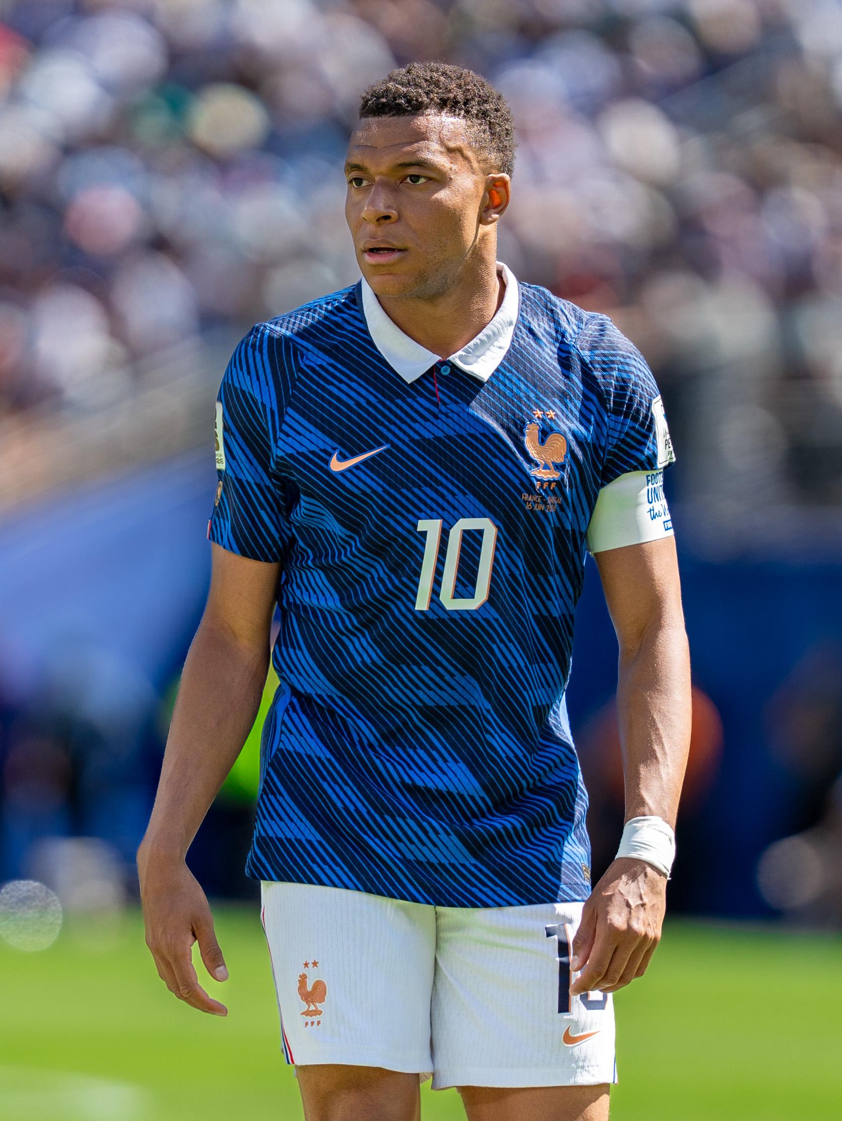 Barcelona 1x2 Real Madrid: Mbappé decide e chega a 100 gols