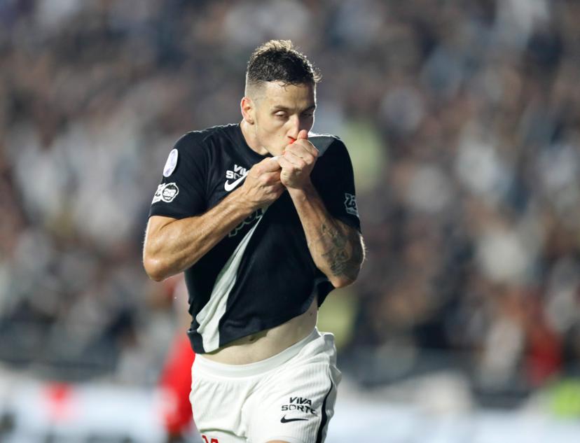 Bruno Duarte ganha espaço no Vasco após primeiro gol