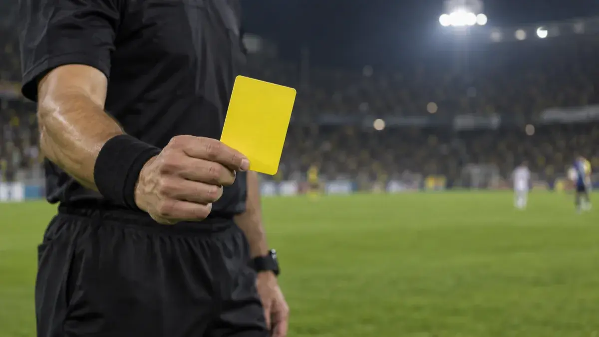 Cartão amarelo suspende no Brasileirão? Entenda as regras