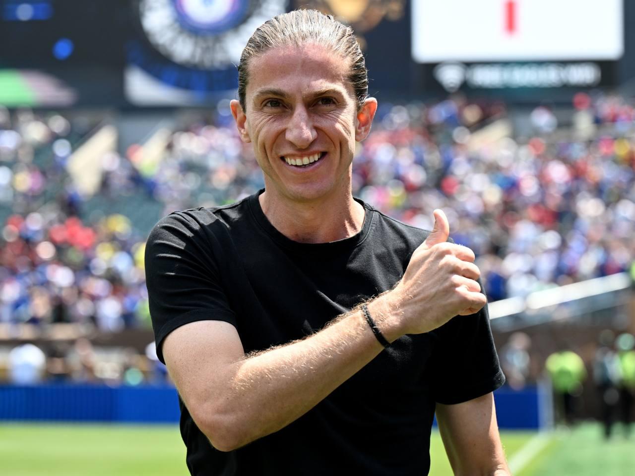 Filipe Luís completa 100 jogos no Flamengo em decisão da Recopa