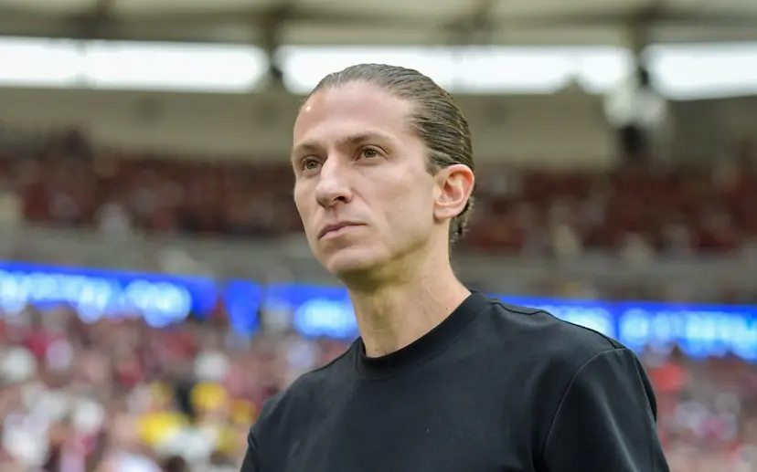 Flamengo demite Filipe Luís após goleada e gera revolta