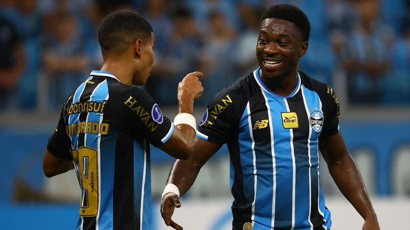 Grêmio vence Riestra com um a menos na Sul-Americana 2026