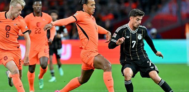 Holanda busca empate com Alemanha no fim em estreia de Klopp