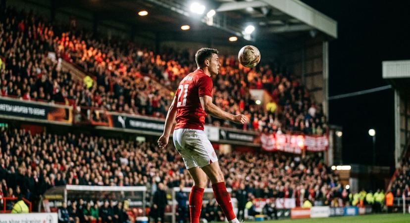 Internacional reforça a defesa com Maripán para a volta do Brasileirão