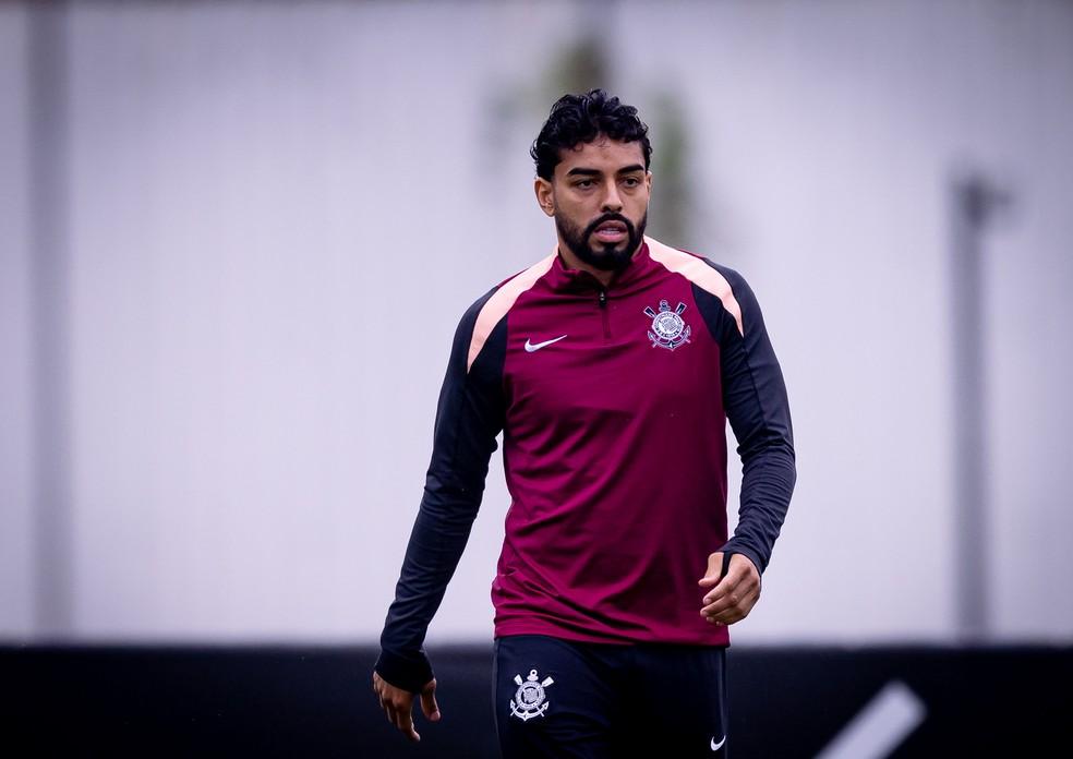 Matheus Bidu volta ao treino do Corinthians antes do Inter