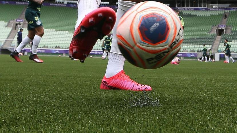 Gramado sintético: o Brasileirão volta hoje no plástico