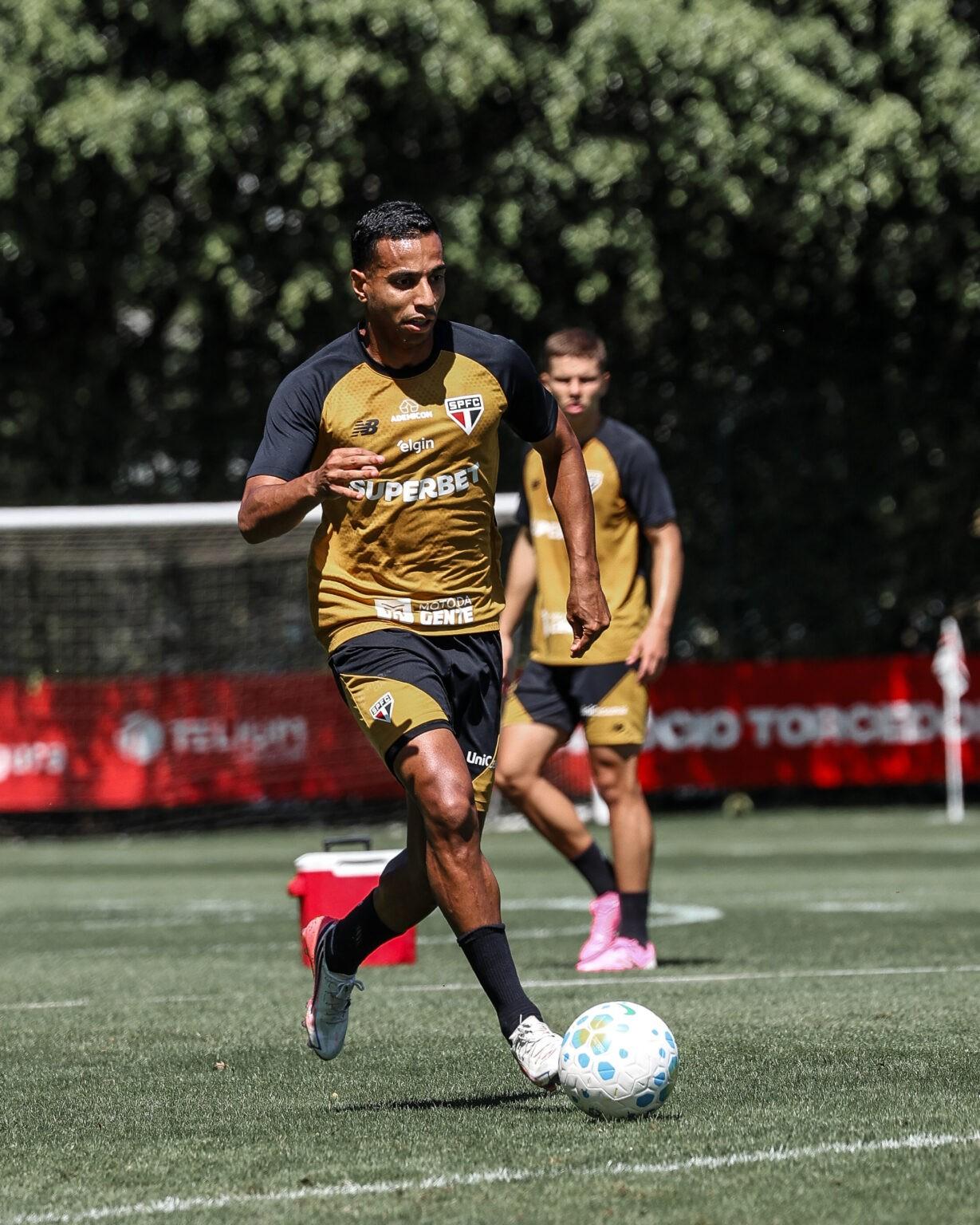 Reforços do São Paulo: laterais ganham espaço na reta final
