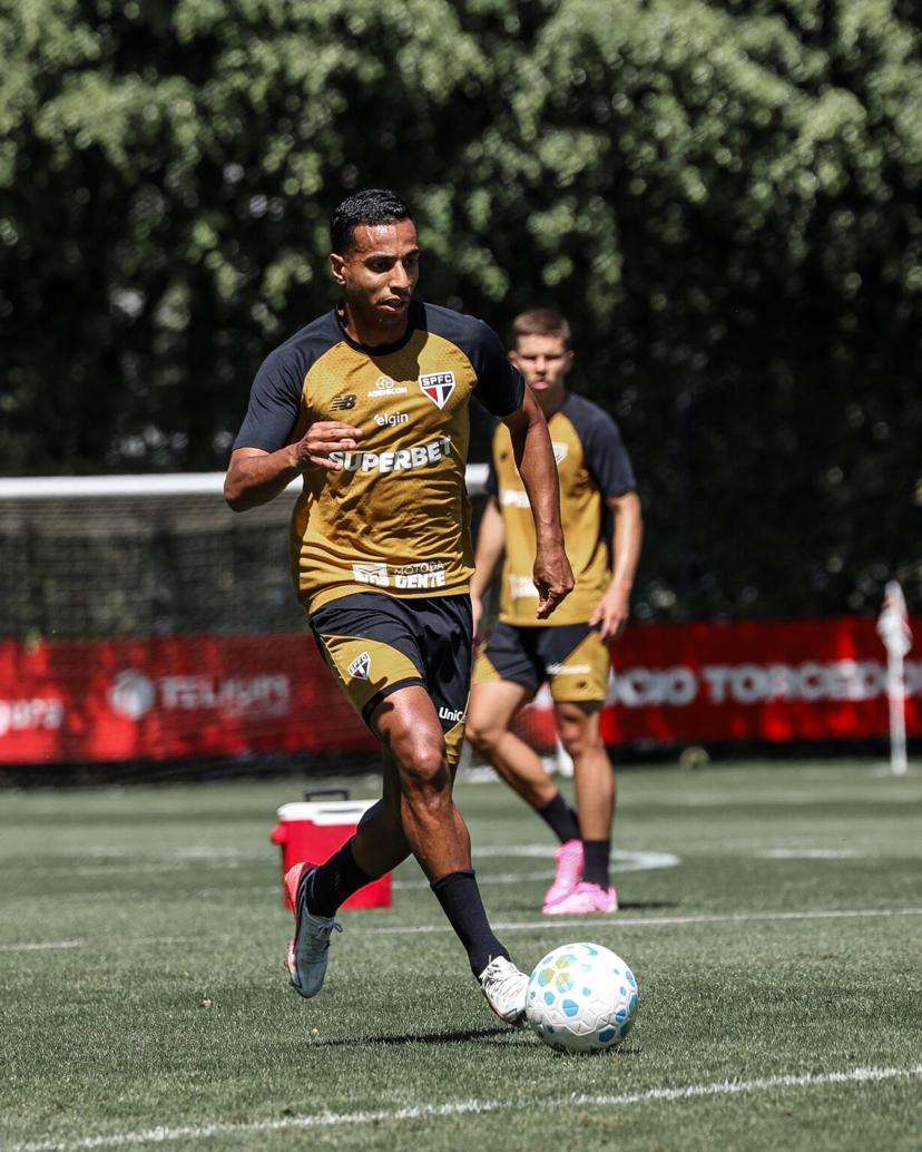 Reforços do São Paulo: laterais ganham espaço na reta final