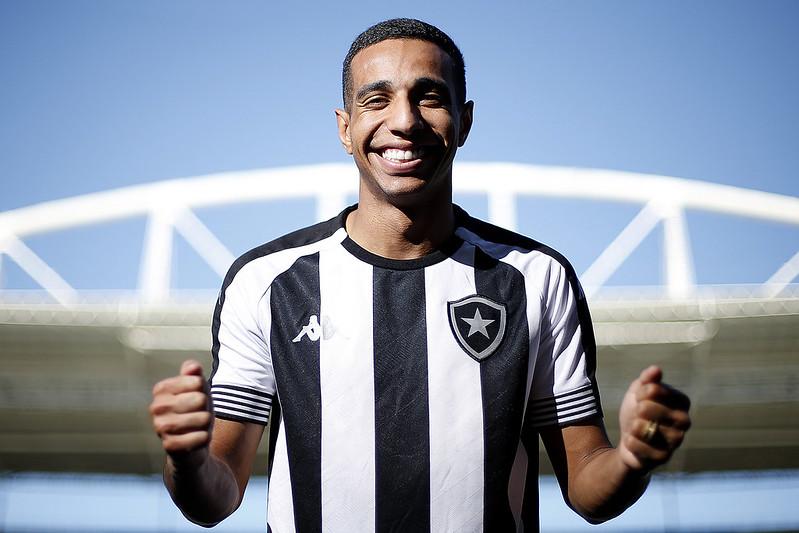 São Paulo encaminha Victor Sá e negocia Domingos Duarte