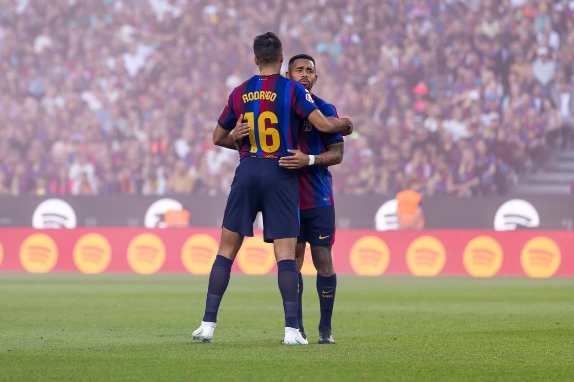 Barcelona x Real Madrid: Mourinho não joga pela memória