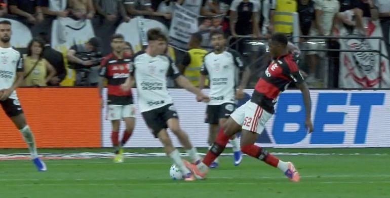 Árbitro ignorou o VAR no Fla-Tim e a CBF ainda não tem resposta