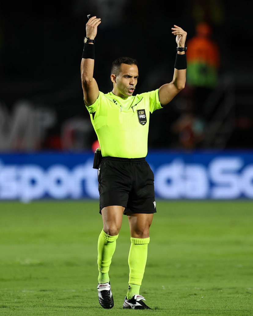 Vitória vai à CBF contra a arbitragem do 0x4 do Palmeiras