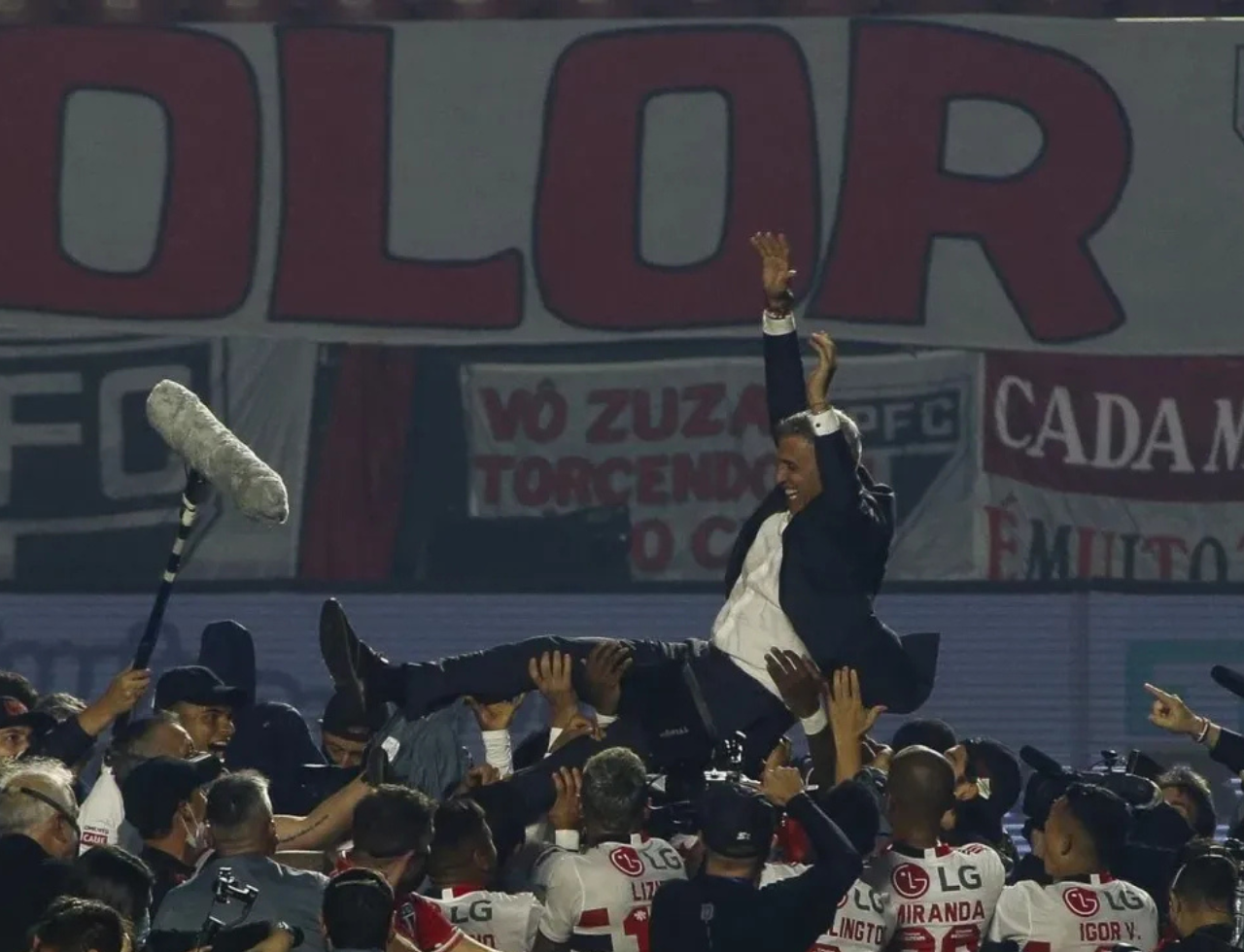 São Paulo demite Hernán Crespo após divergências internas e busca novo técnico