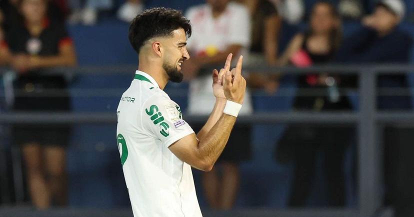 Palmeiras vence Bragantino com Flaco López e dispara na liderança