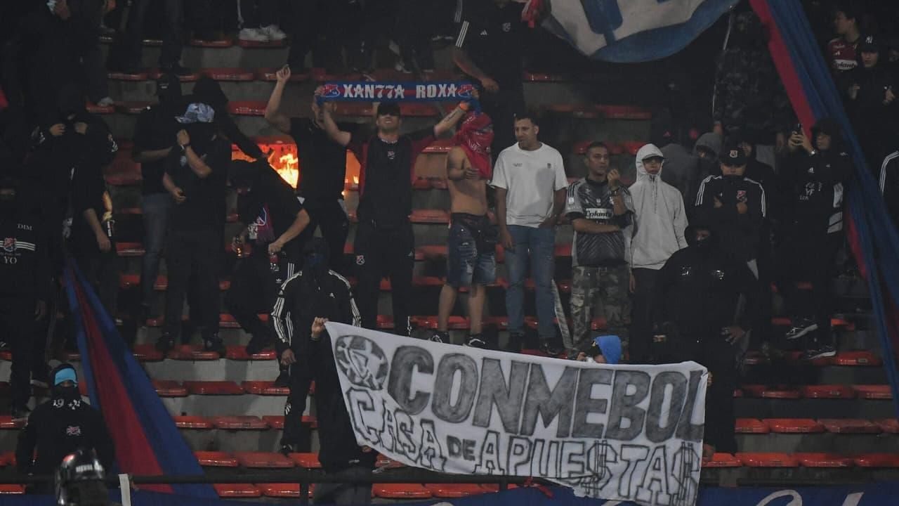 Conmebol cancela Medellín x Flamengo após invasão na Libertadores