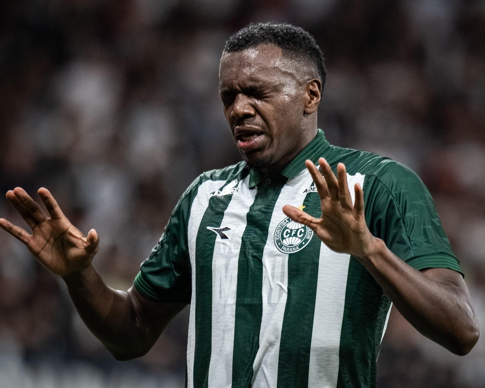 Corinthians perde para o Coritiba e vê tabu de 15 anos quebrado