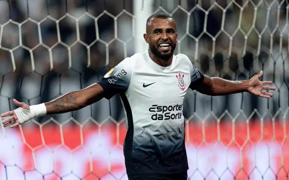 Corinthians reintegra Alex Santana: Diniz aposta em volante esquecido