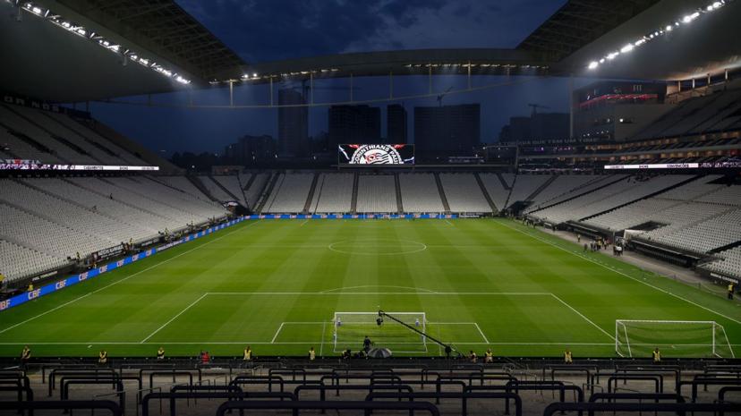 Derby de extremos: Palmeiras no topo, Corinthians no sufoco