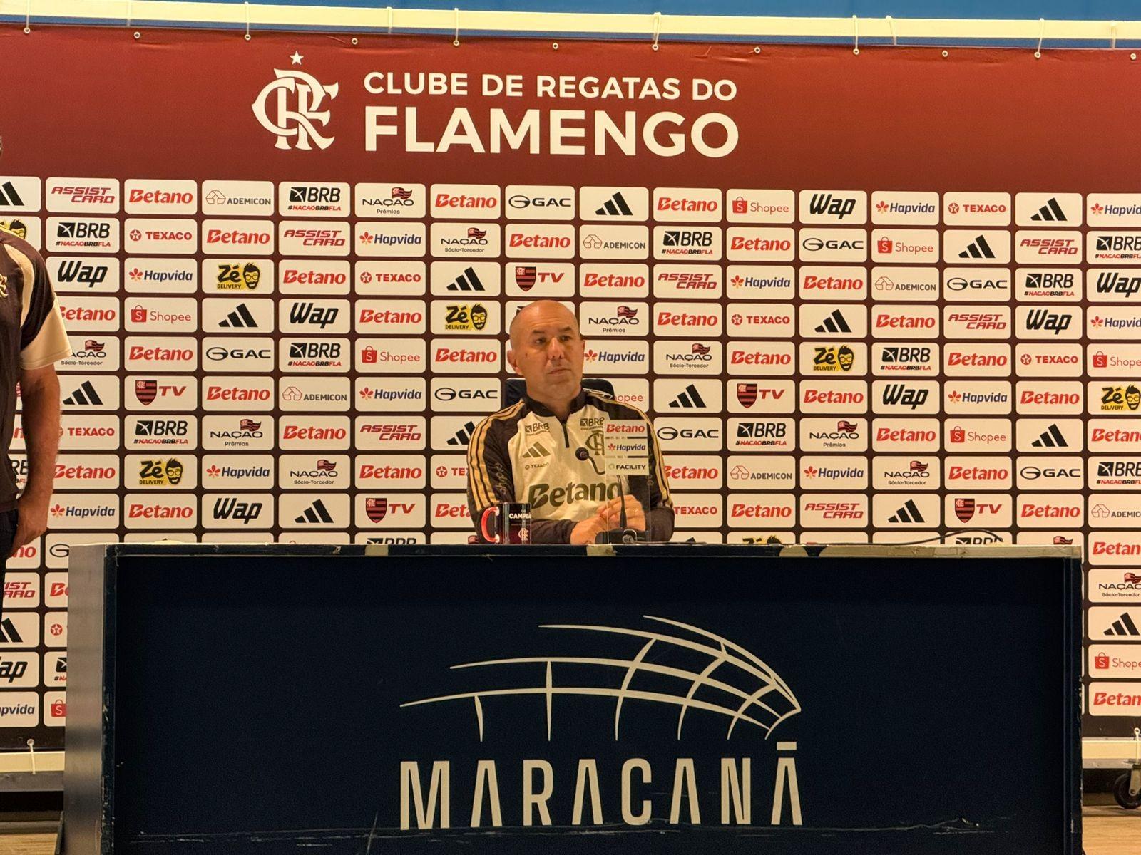 Flamengo 3 x 0 Botafogo: Lino decide e Fla cola no líder