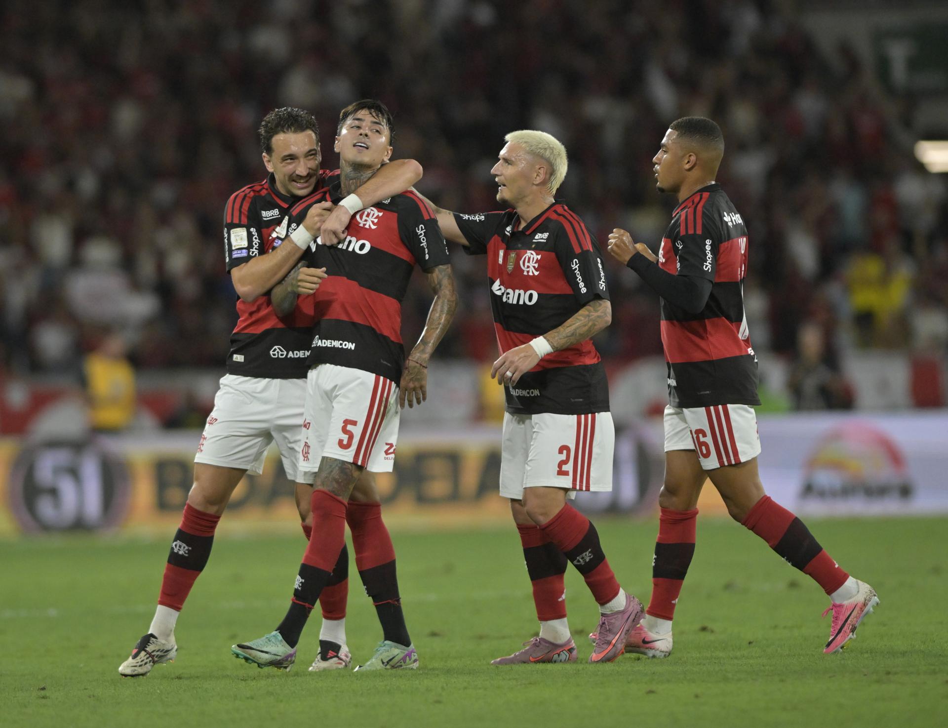 Flamengo reduz vantagem do Palmeiras na corrida pelo título