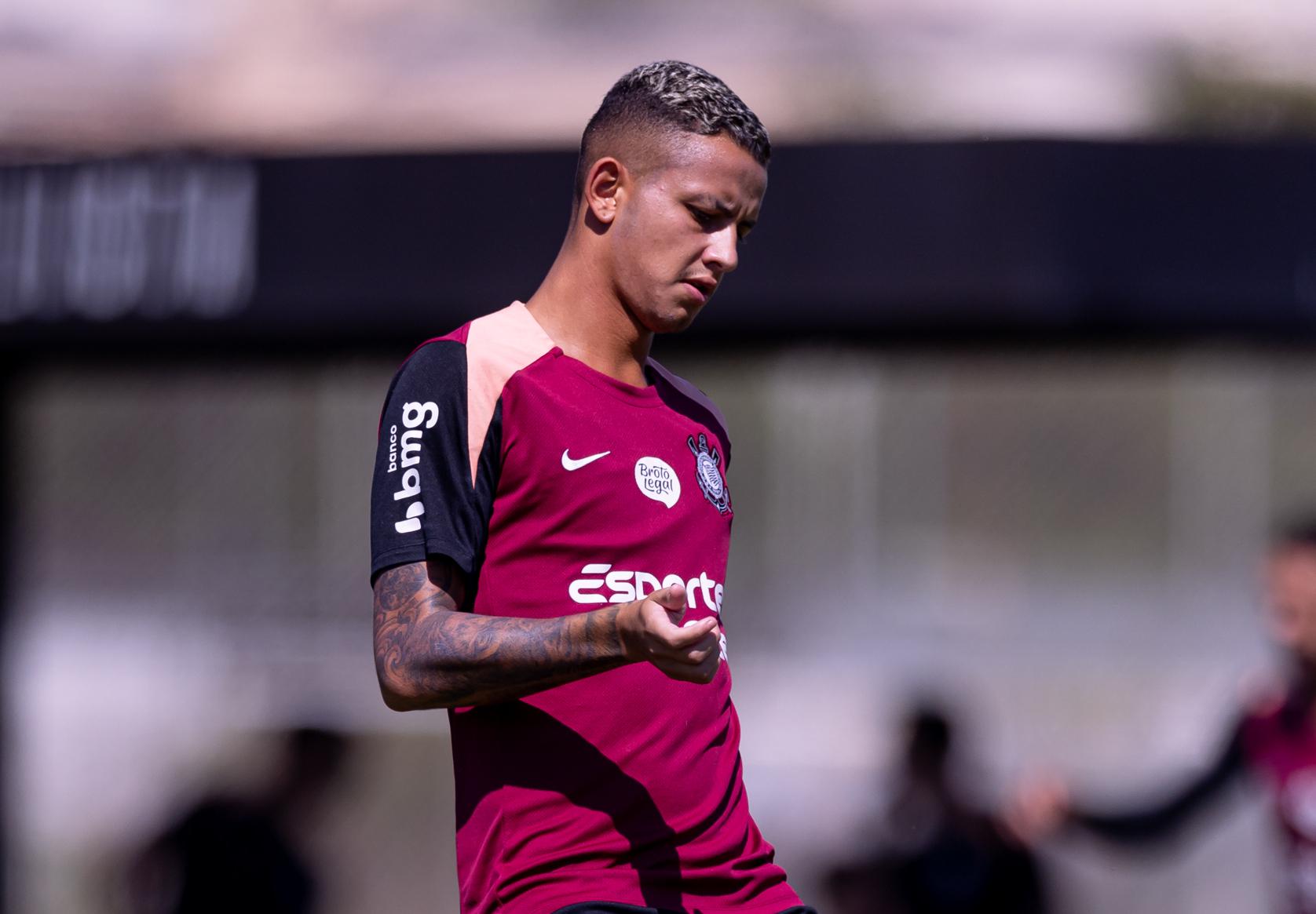 Kayke rompe ligamento e Corinthians acumula desfalques no pior momento