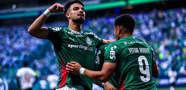 Palmeiras goleia Vasco e abre seis pontos no Brasileirão