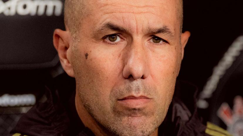 Plata apaga fotos do Instagram e rompe com o Flamengo após janela fechar