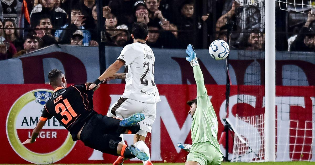 Diniz estreia com vitória: Corinthians bate Platense 2x0 na Libertadores