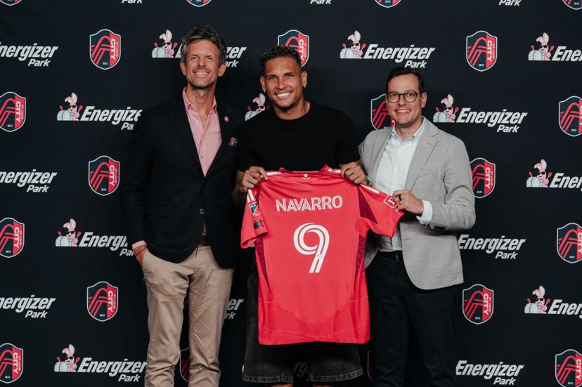 Rafael Navarro troca Colorado por St. Louis em recorde da MLS