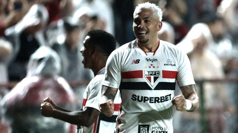 São Paulo de Roger Machado estreia com vitória e lidera isolado