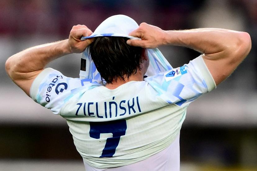 Inter cede 2x2 ao Torino, vê pênalti em Carlos Augusto e adia Scudetto